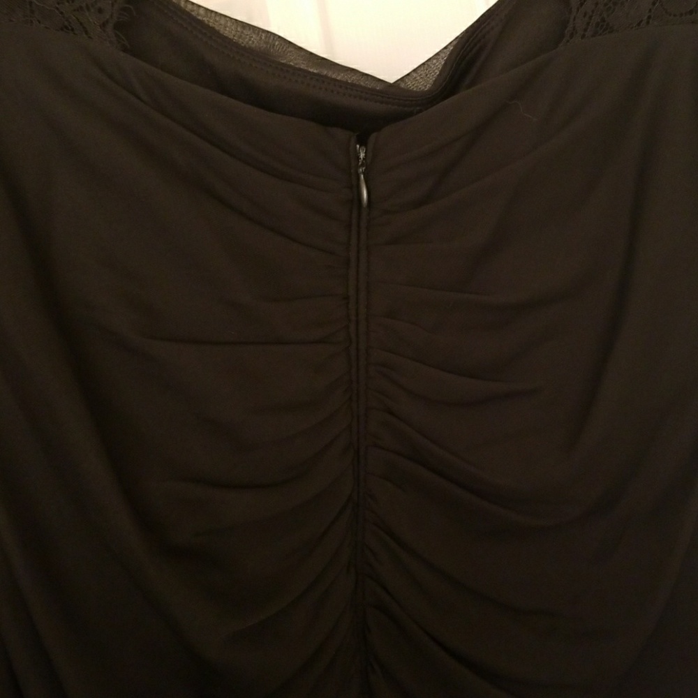 Black lace dress - Picture 3 of 7